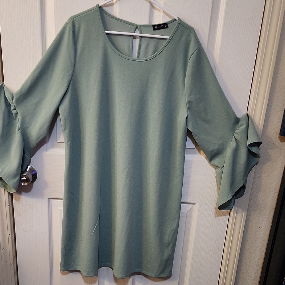 Green Sheath Dress with Bell Sleeves and Crew Neck